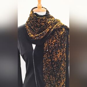 CUT VELVET LEOPARD PRINT SHAWL